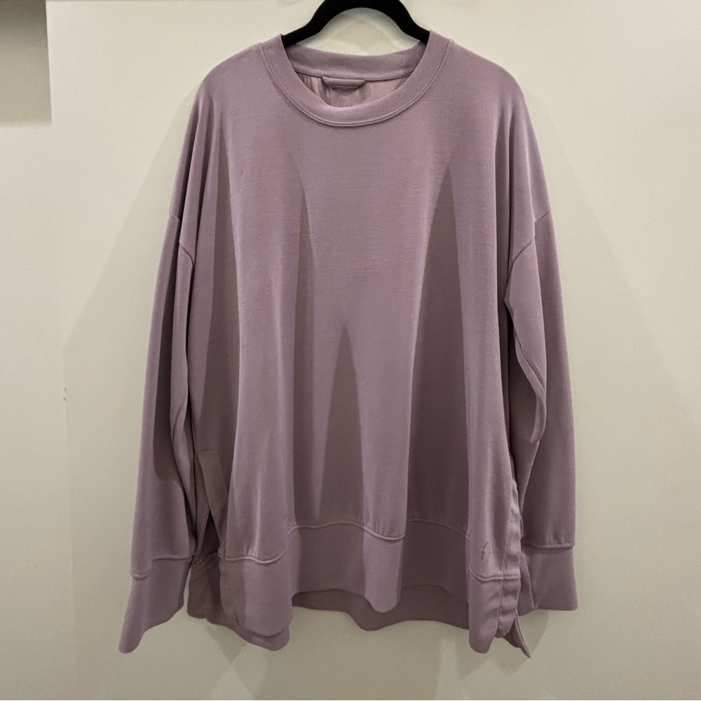 Purple sweatshirt. Size: M.